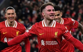 星空体育官网-利物浦中场组织战术，凝聚力量打进制胜之球