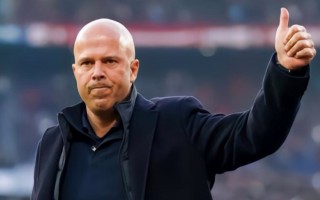 星空体育-利物浦球员备战暗访曝光，全力以赴冲刺