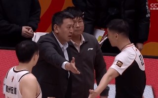 星空体育官网-山东男篮击败强敌，赢得比赛