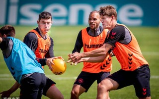 星空体育官方网站-丹麦队备战重要比赛，力求晋级