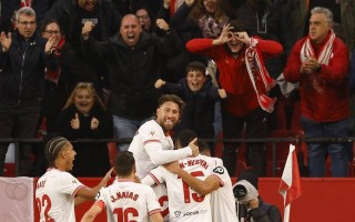 星空体育官网-巴萨主场大胜格拉纳达，豪取三分