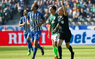 星空体育官方网站-柏林赫塔主帅赛后怒批裁判，声讨比赛结果