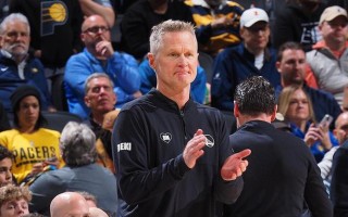 星空体育官方网站-黄蜂队交易风波，现任总经理接受采访