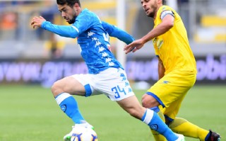 星空体育-佛罗伦萨主场战胜那不勒斯，雄起夺分突破！