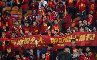 星空体育官网入口-国内女足比赛热火朝天，球迷疯狂加油