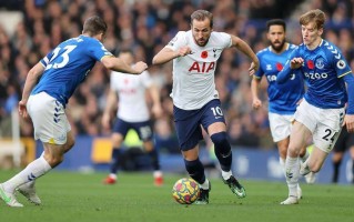 星空体育官网-利兹联主场惊险胜出，重回胜利轨道