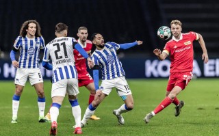 星空体育-柏林联队在客场击败奥格斯堡，突破保级困境