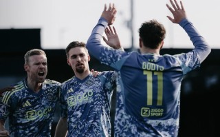 星空体育app-阿贾克斯客场战胜FC巴塞罗那，取得关键胜利