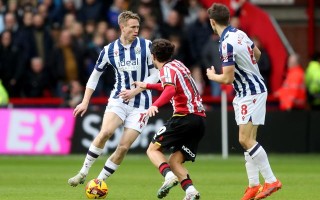 星空体育-利兹联争分夺胜，克雷顿进球再添一胜