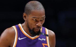 星空体育app-爵士队主教练斯奈德谈球队防守策略，冲刺季后赛