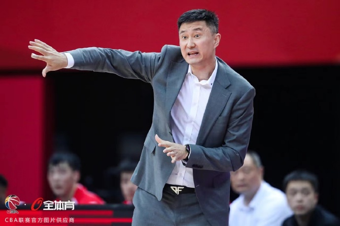 星空体育-球员跳投得手，球队领先对手一步-第1张图片-星空体育官方网站