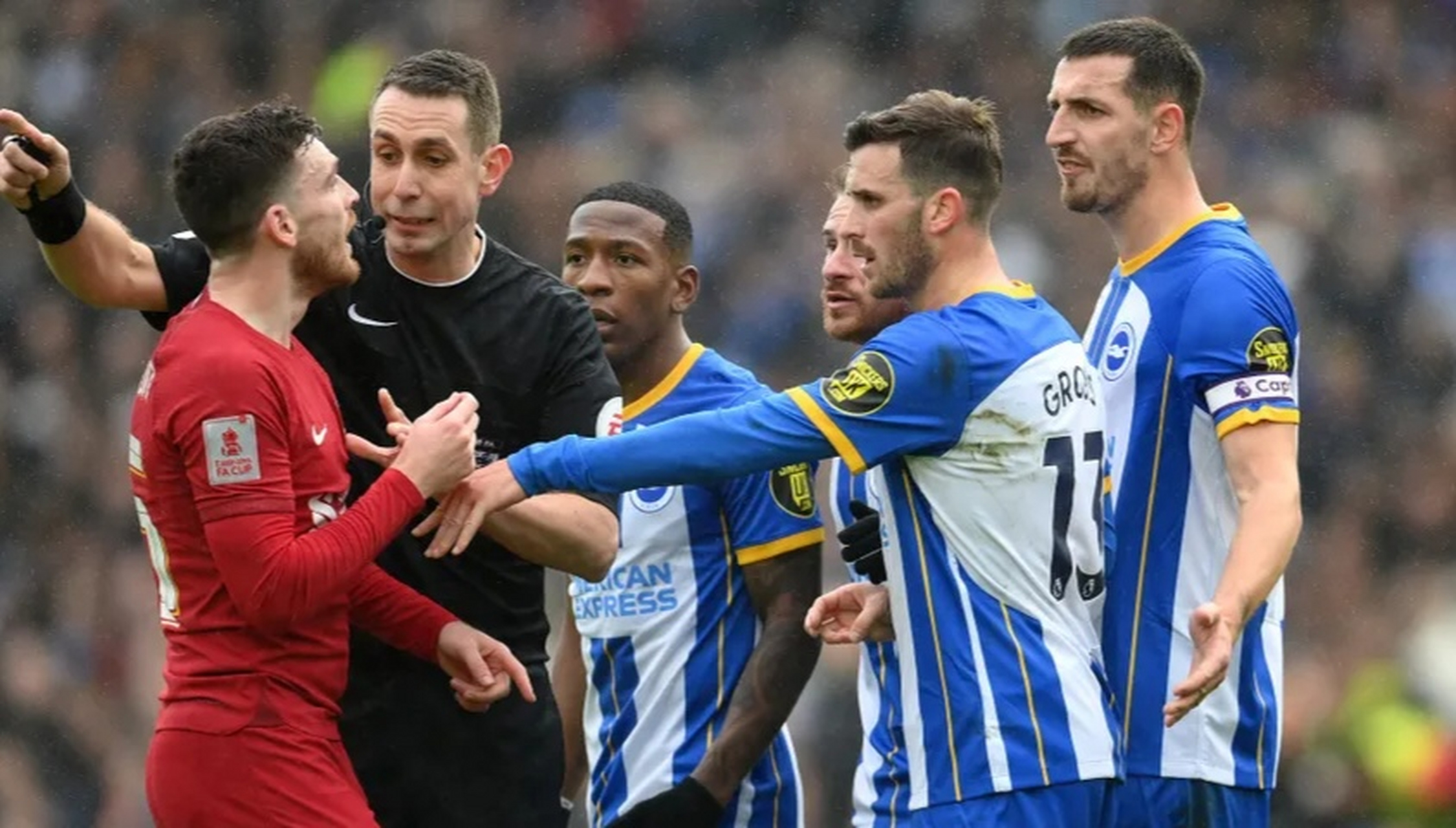 星空体育官网-利物浦后卫受伤离场,恐影响球队战斗力-第1张图片-星空体育官方网站 星空体育官网-利物浦后卫受伤离场,恐影响球队战斗力-第1张图片-星空体育官方网站