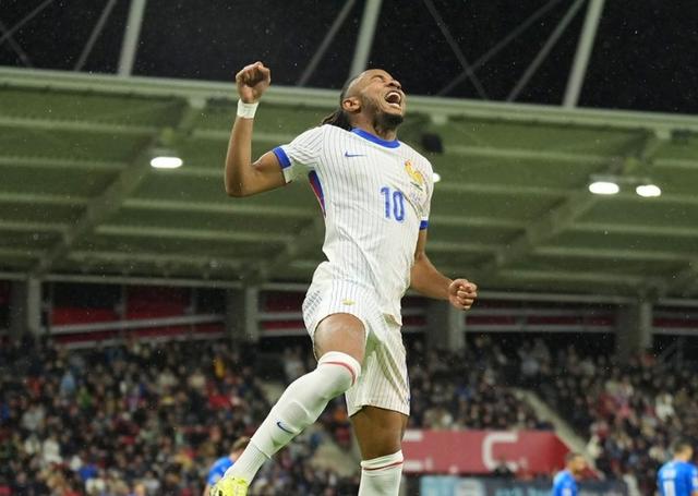 星空体育官网-欧洲国家队冠军赛前密集训练，球员状态达到巅峰-第1张图片-星空体育官方网站