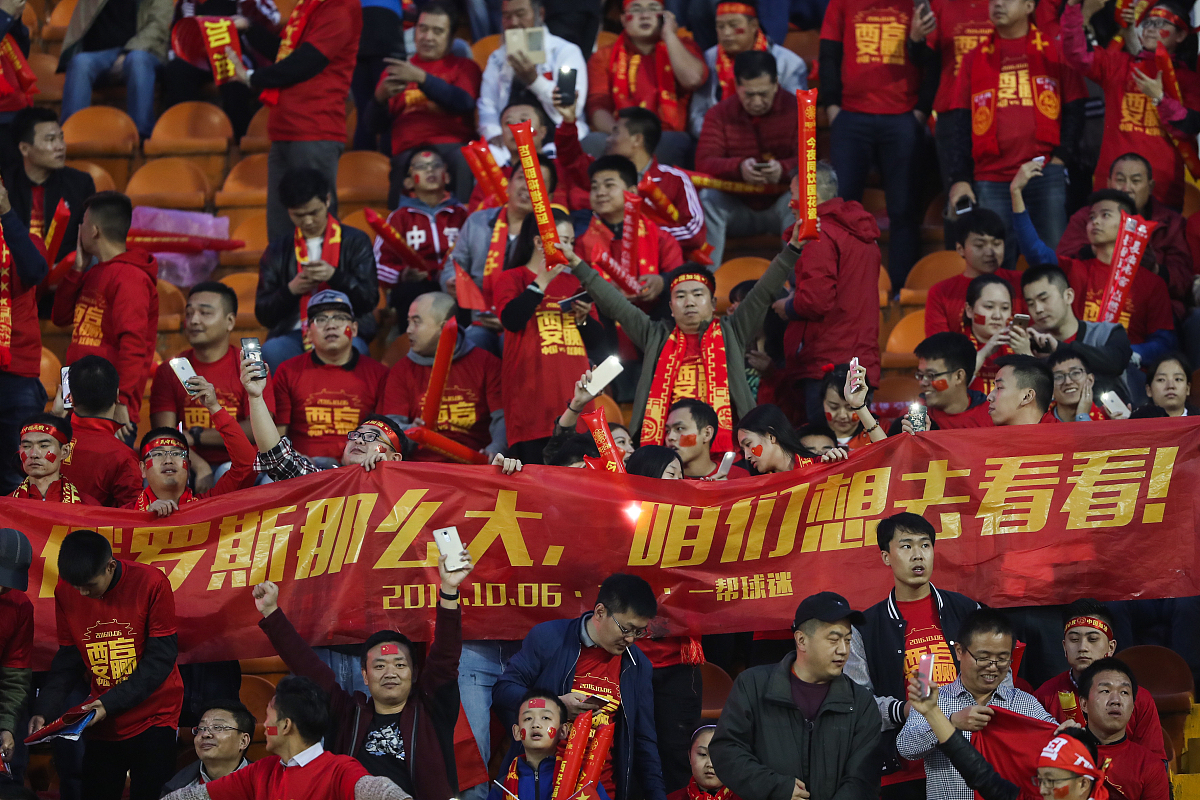 星空体育官网入口-国内女足比赛热火朝天，球迷疯狂加油-第1张图片-星空体育官方网站