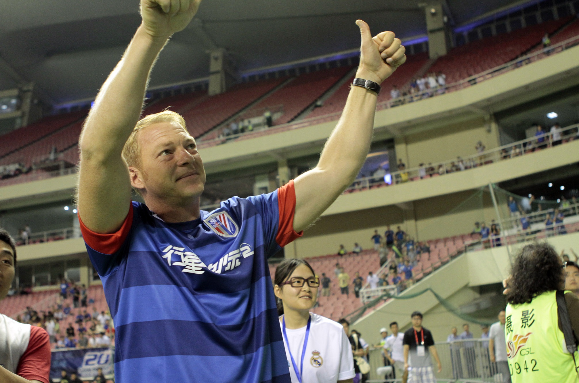 星空体育-竞技风暴席卷足球场,胜利之歌响起-第2张图片-星空体育官方网站 星空体育-竞技风暴席卷足球场,胜利之歌响起-第2张图片-星空体育官方网站